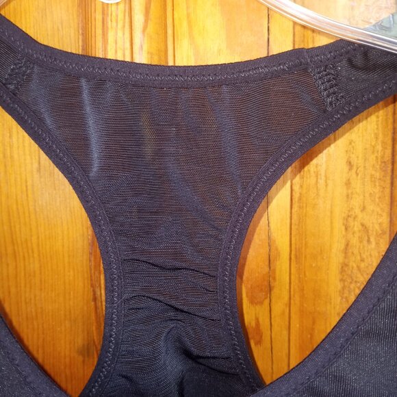 Classic black Nike sports bra - Picture 8 of 11